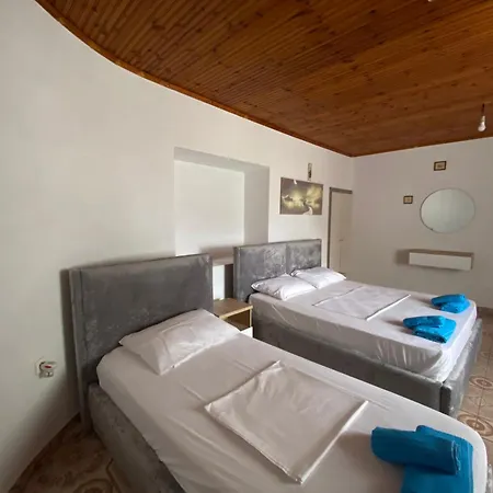 Demiraj Sarande * Ksamil